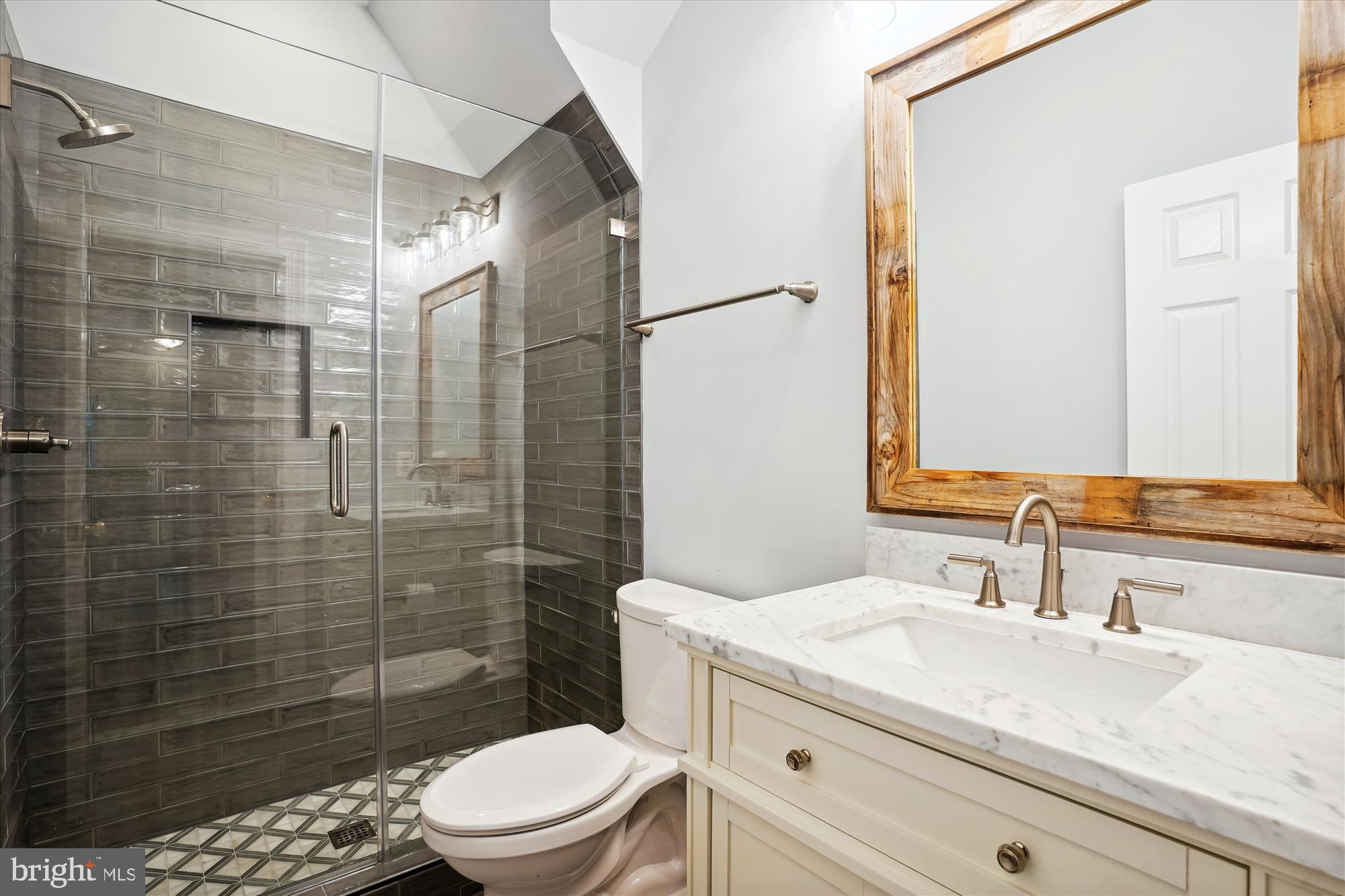 THUNDER OAK - Residential