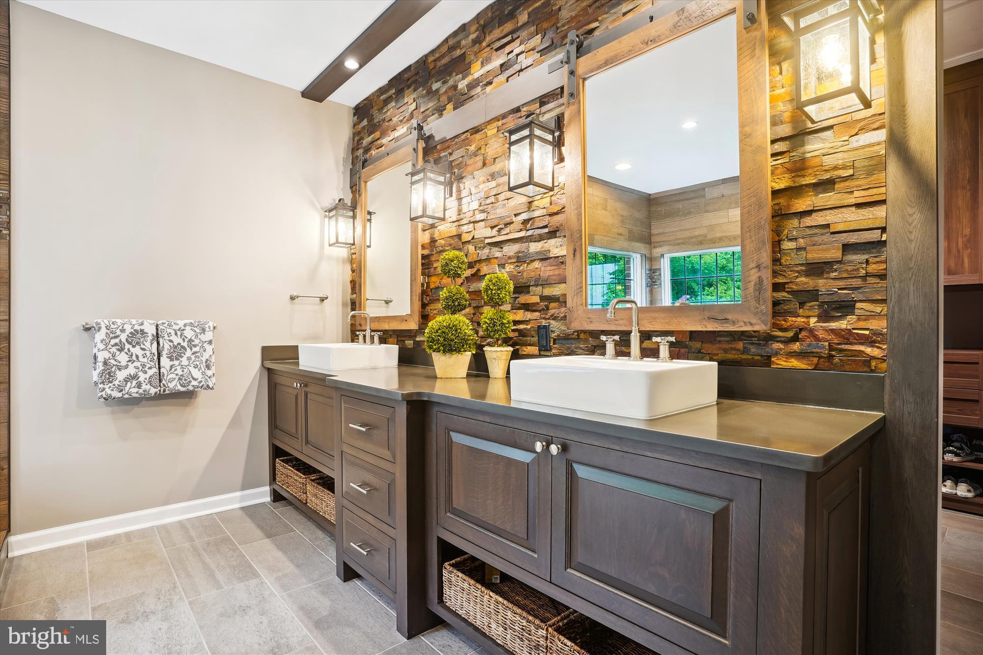 THUNDER OAK - Residential