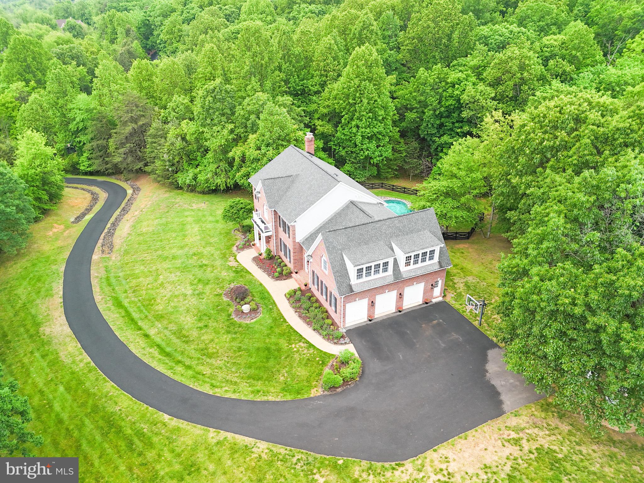 THUNDER OAK - Residential