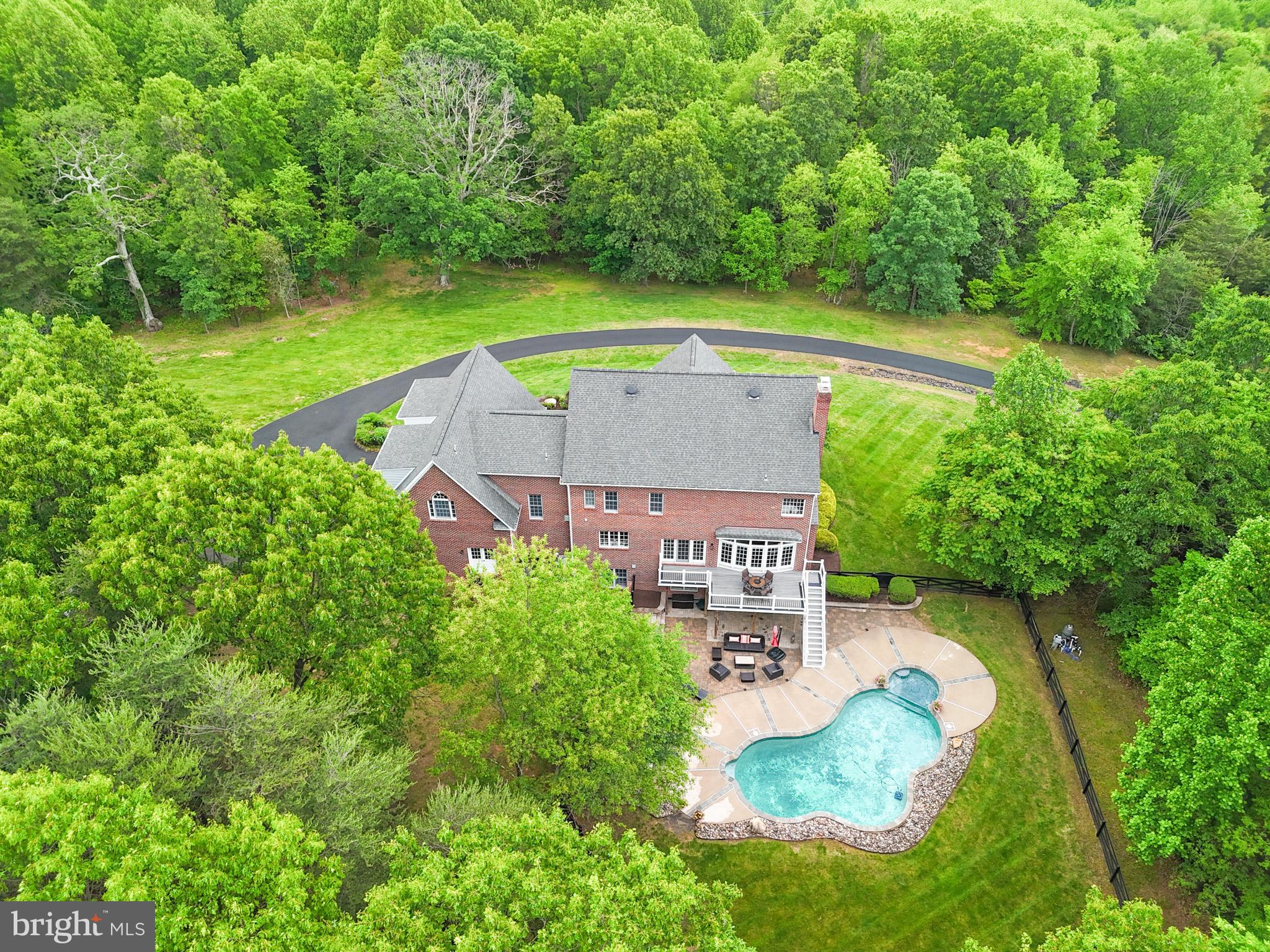 THUNDER OAK - Residential