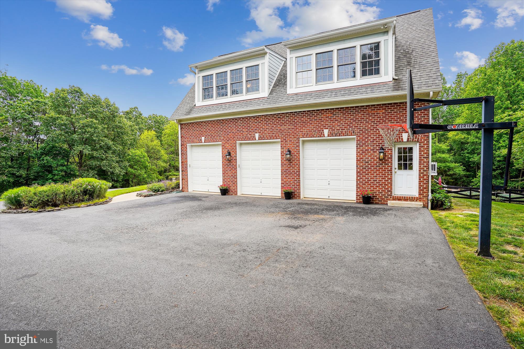 THUNDER OAK - Residential