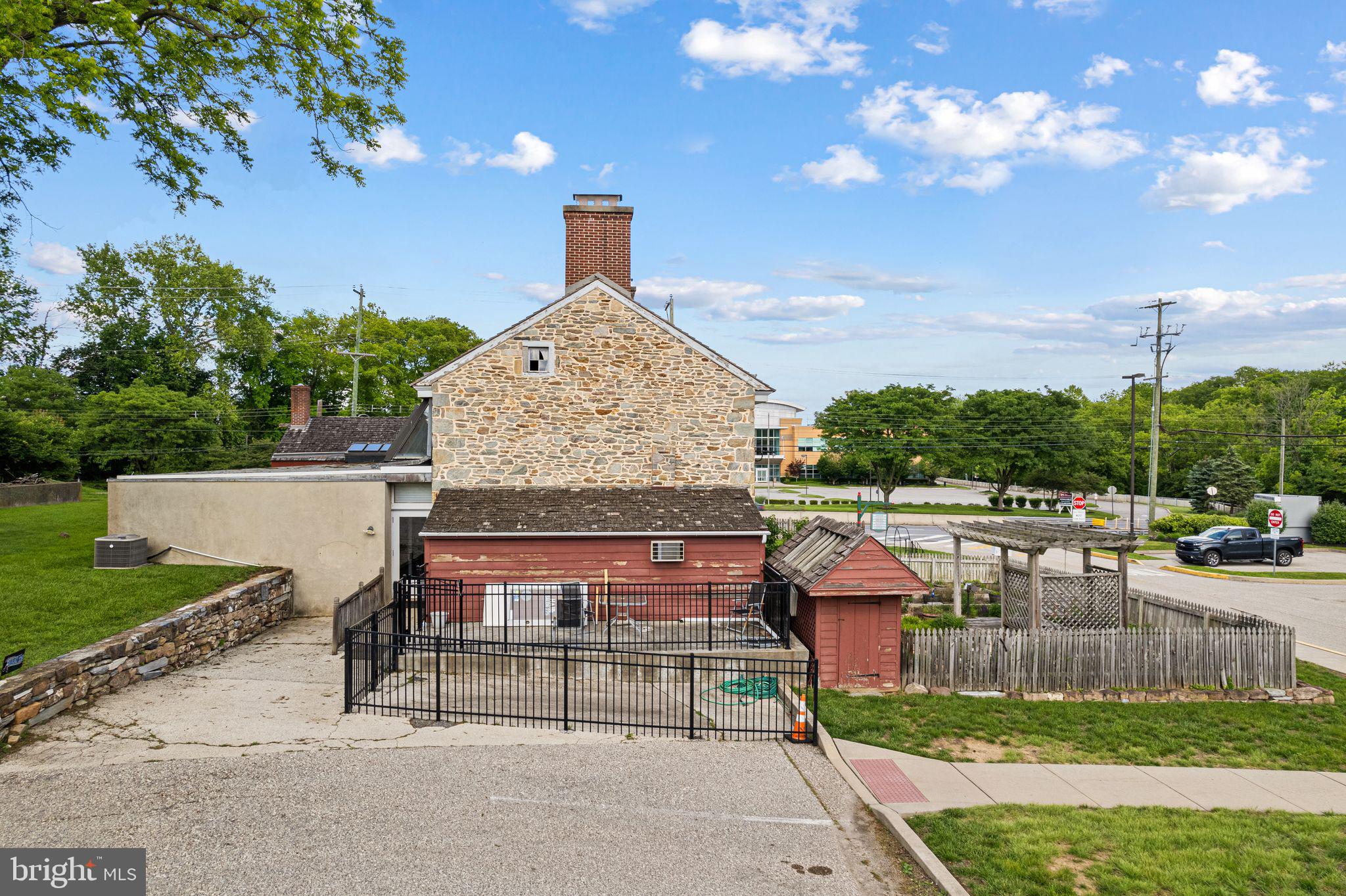 225 W GERMANTOWN PIKE