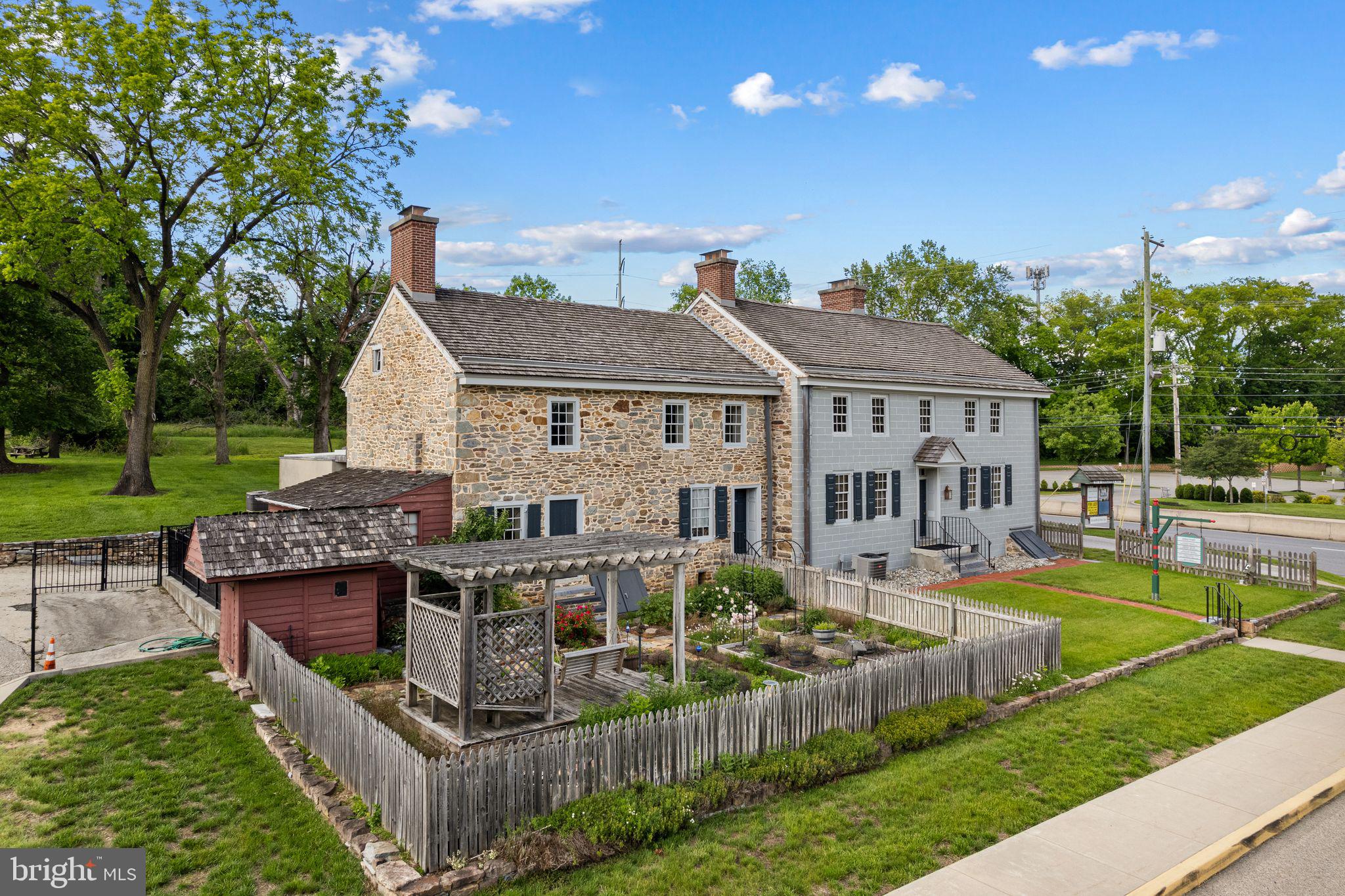 225 W GERMANTOWN PIKE