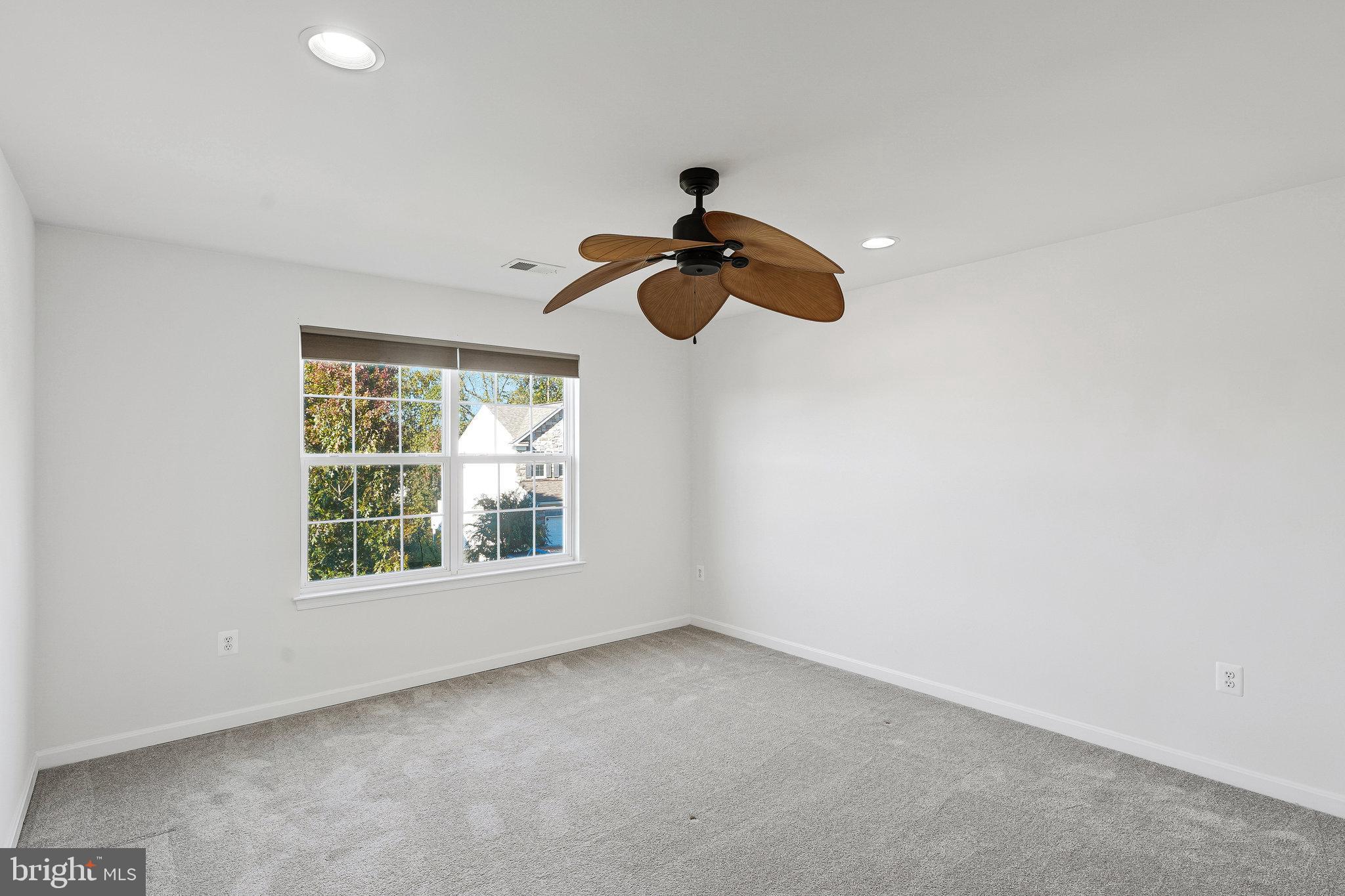 EAGLES POINTE - Residential