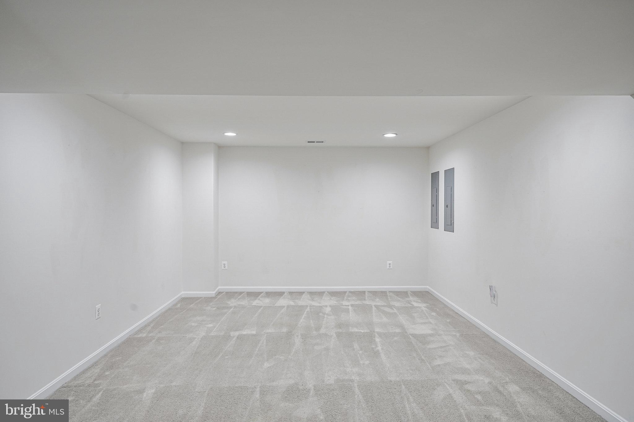 EAGLES POINTE - Residential