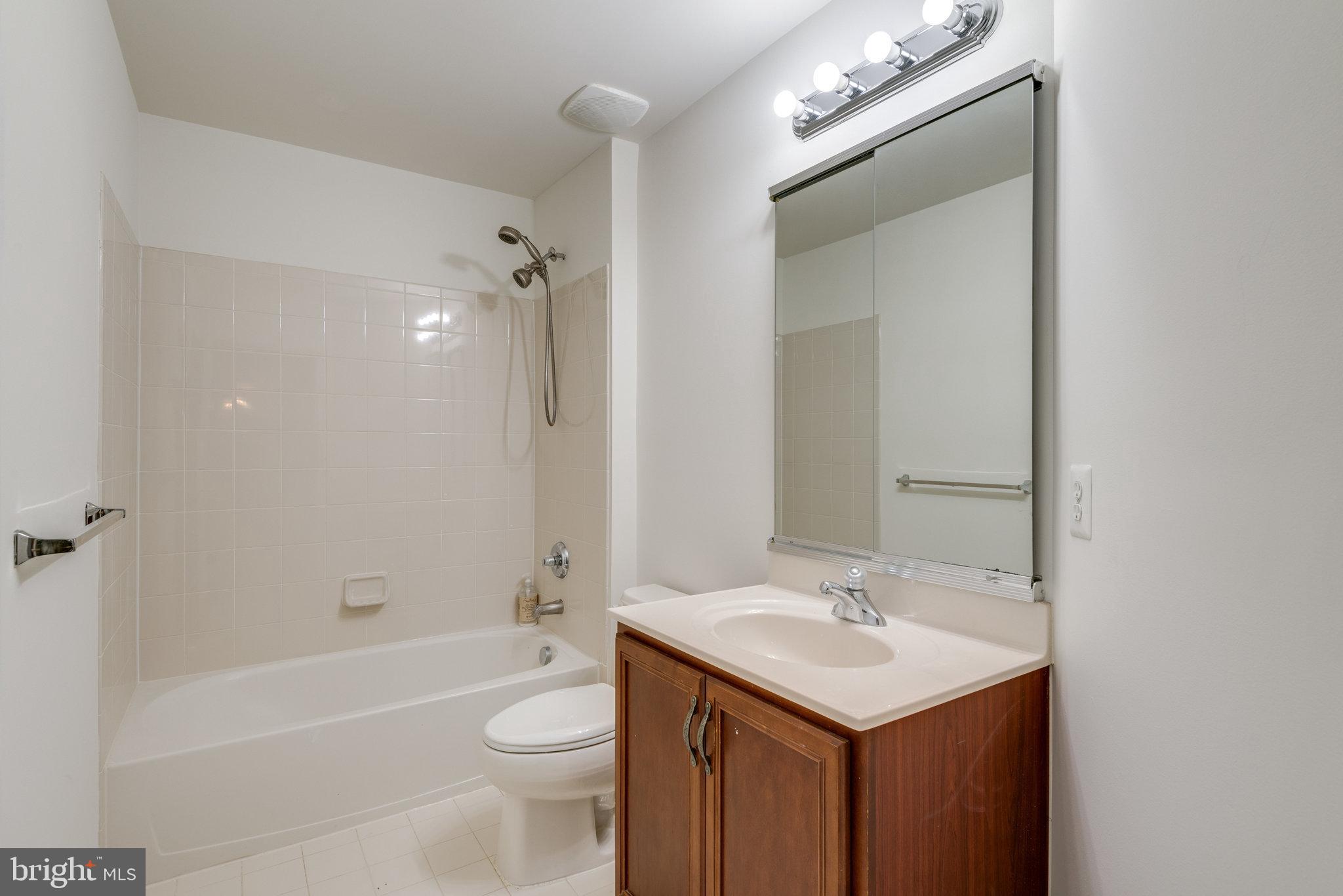 BELMONT LAND BAY - Residential Lease