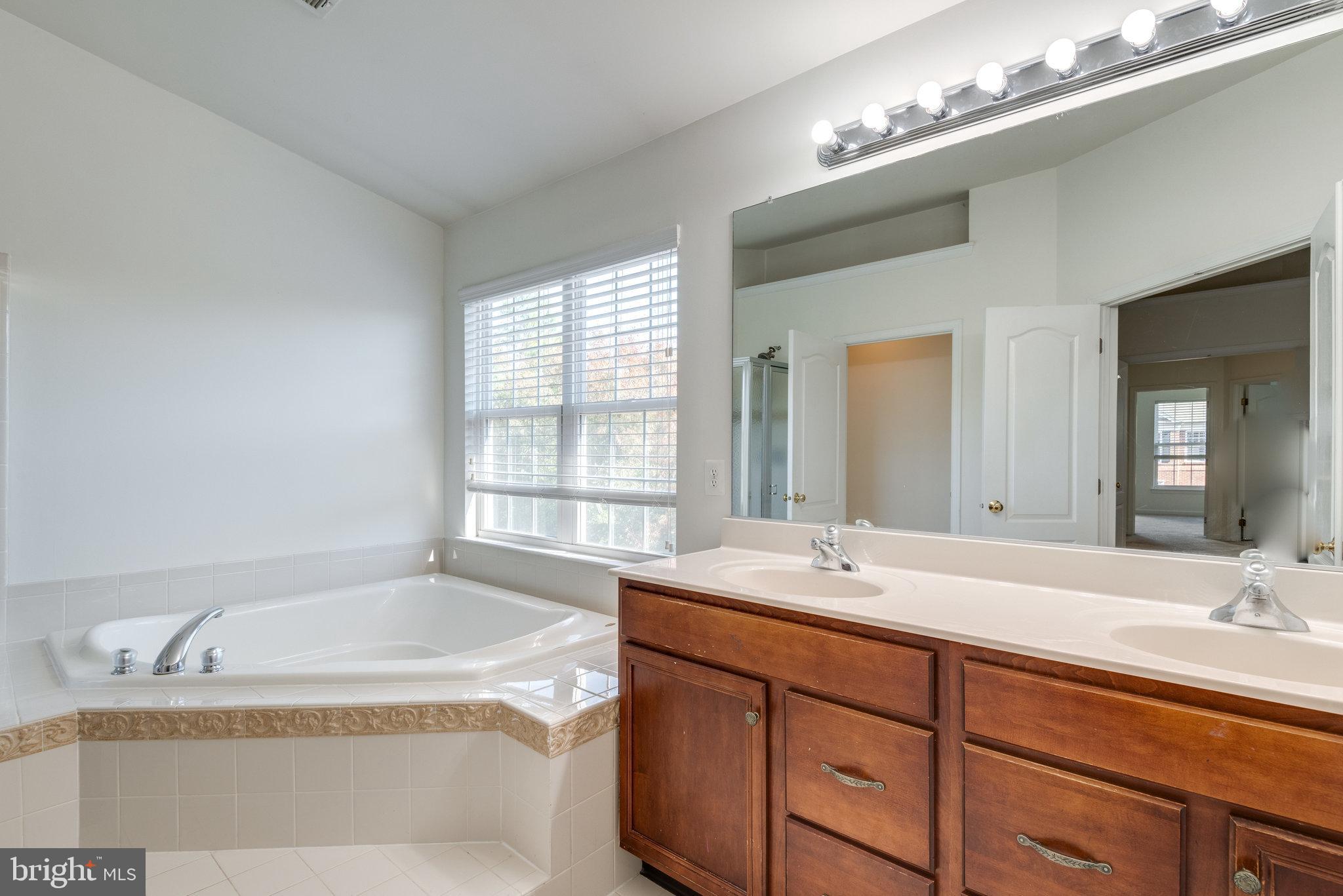 BELMONT LAND BAY - Residential Lease