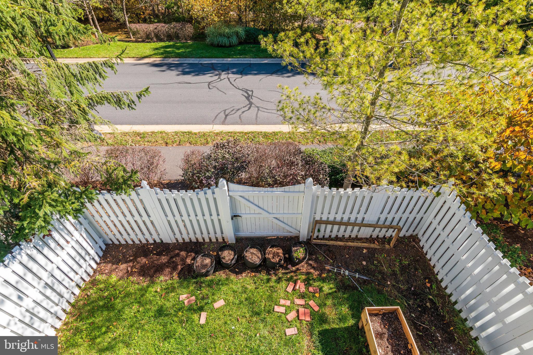 BELMONT LAND BAY - Residential Lease