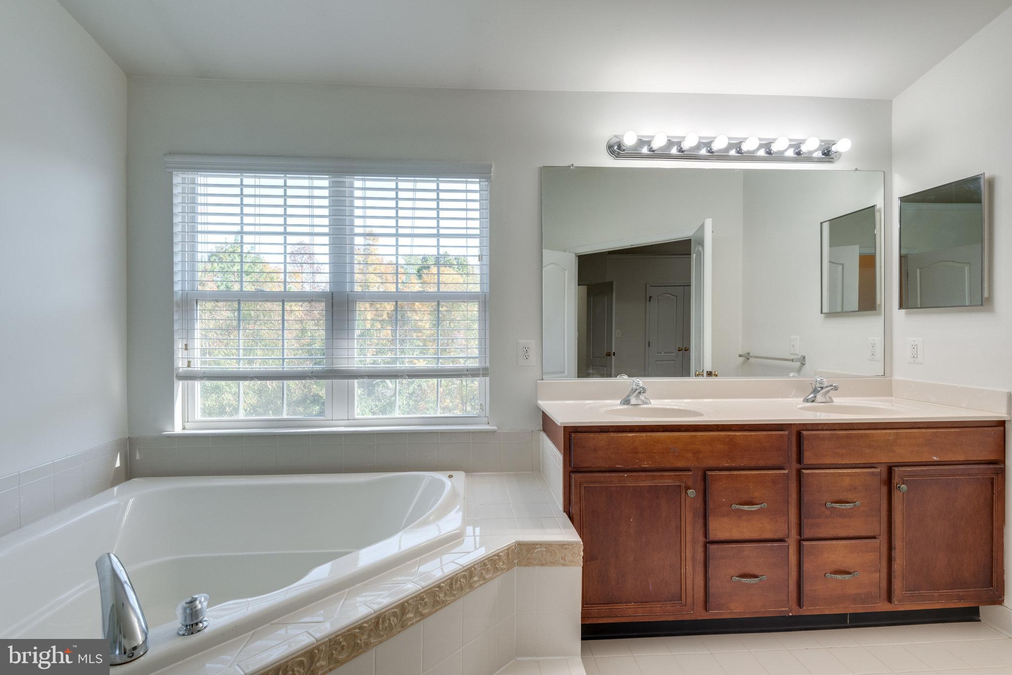 BELMONT LAND BAY - Residential Lease