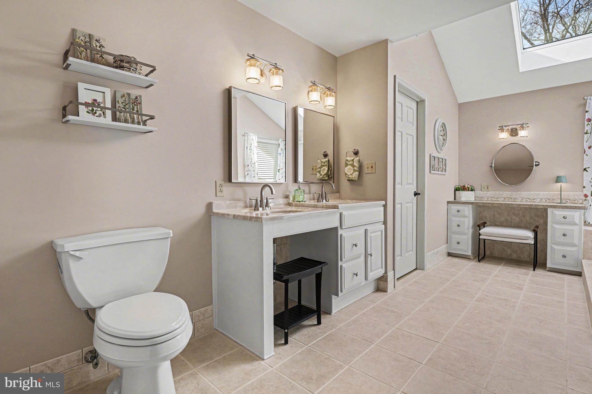 HATFIELD MANOR - Residential