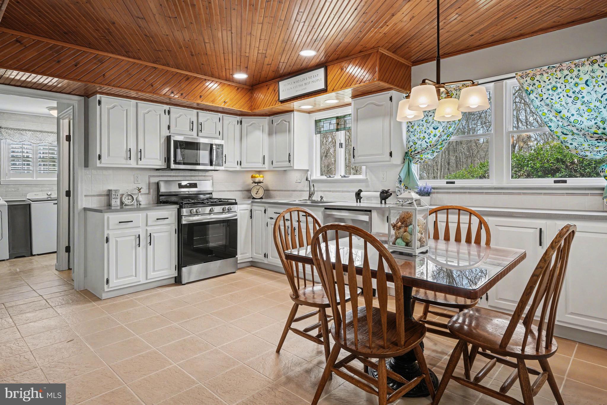 HATFIELD MANOR - Residential