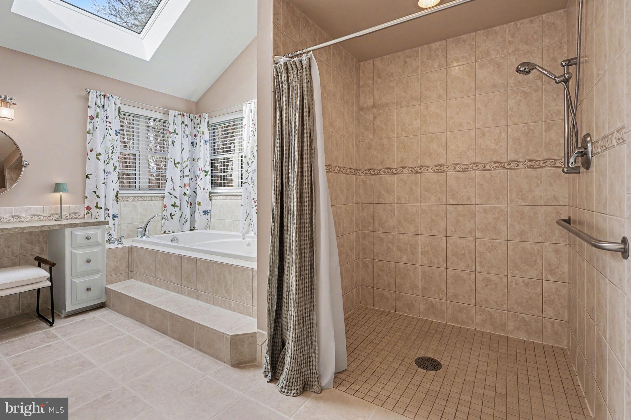 HATFIELD MANOR - Residential