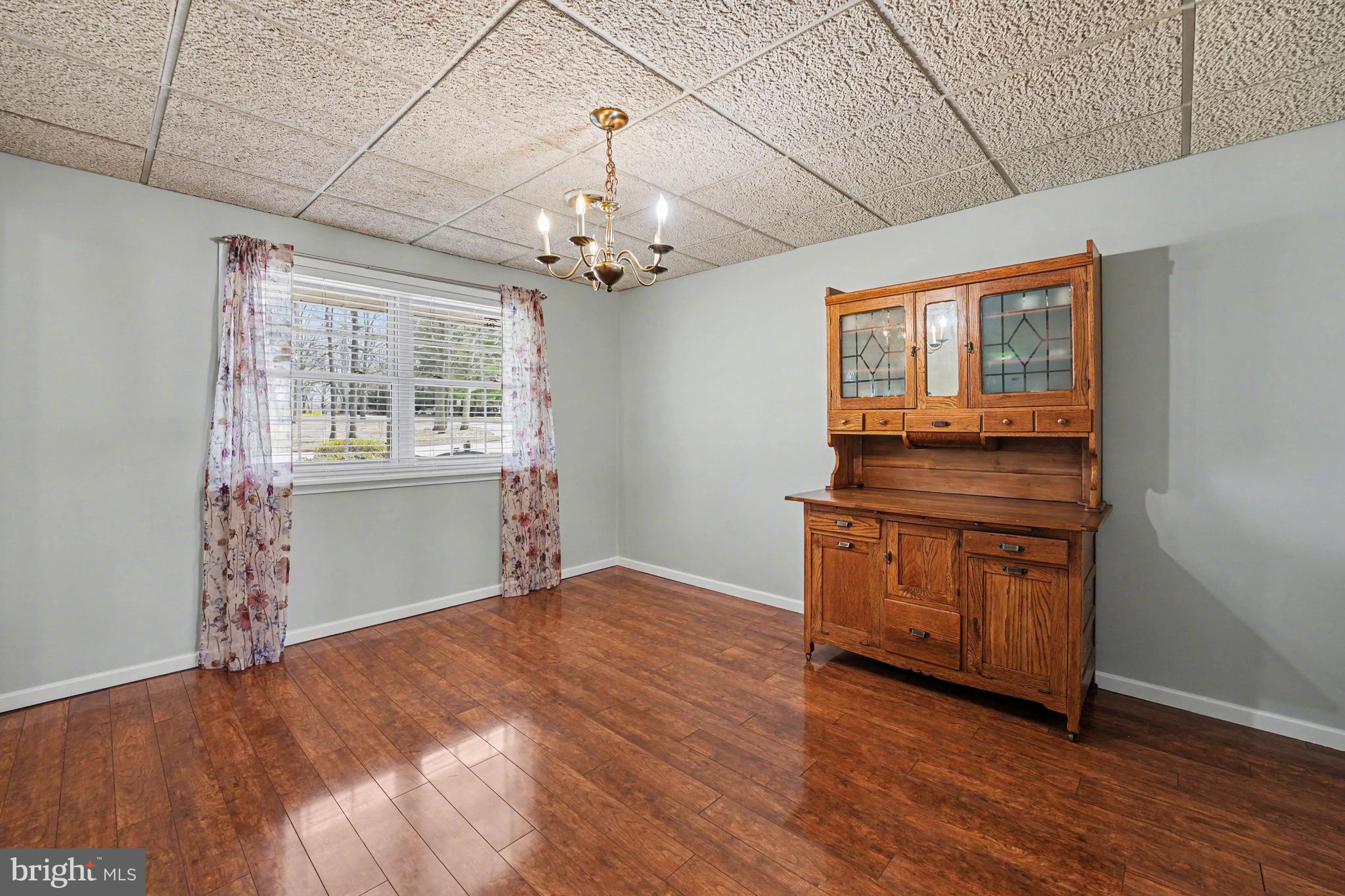 HATFIELD MANOR - Residential