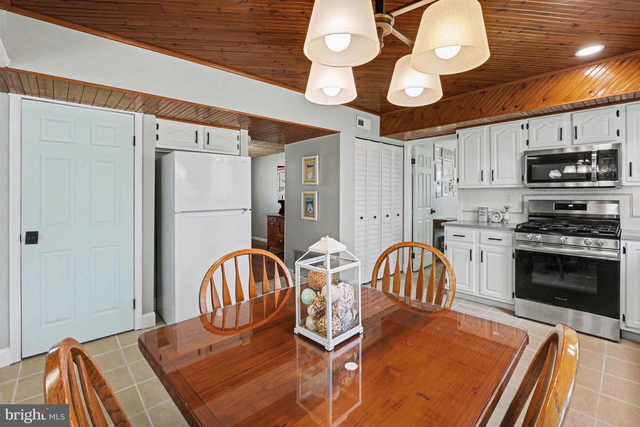 HATFIELD MANOR - Residential