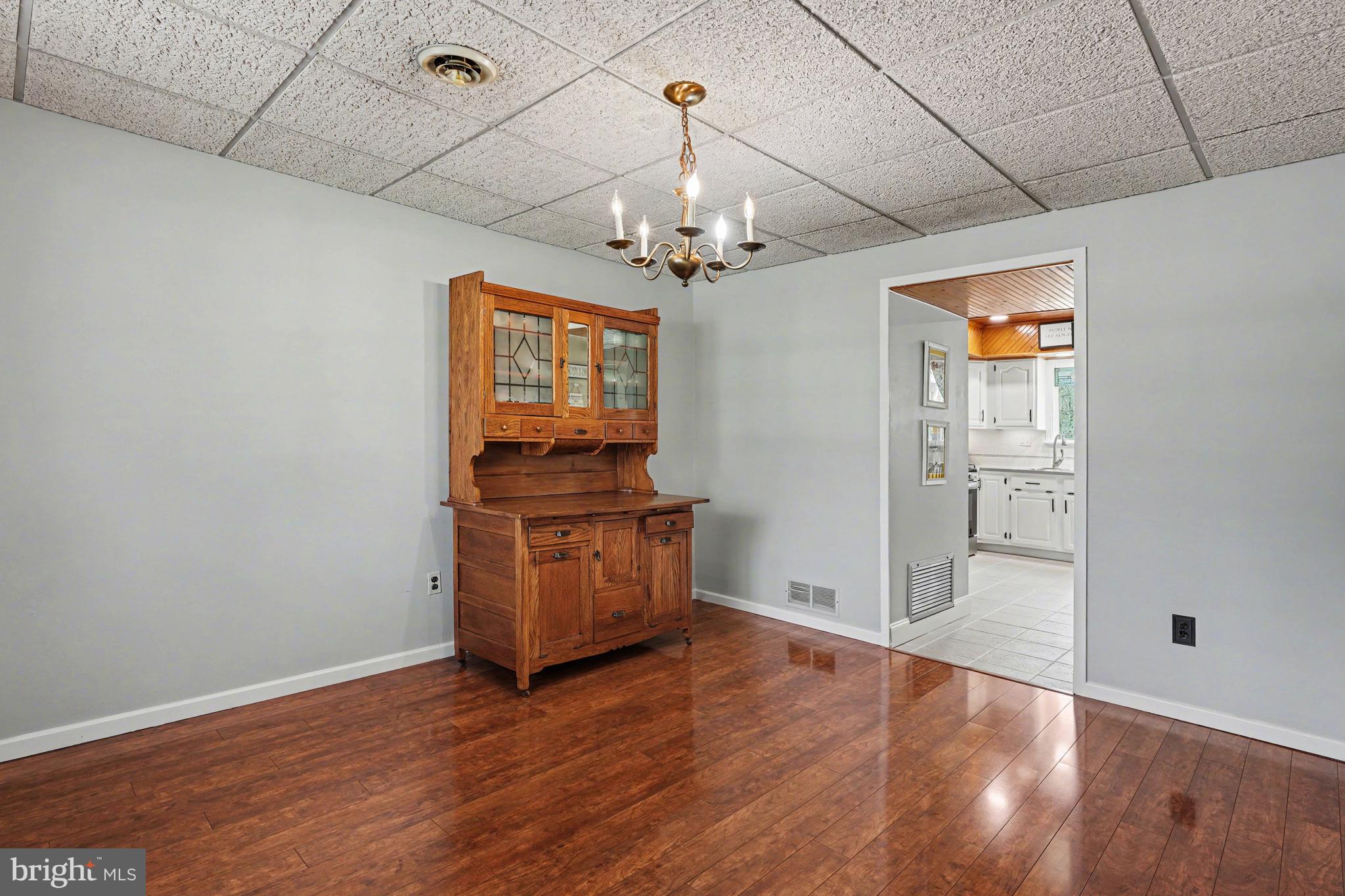 HATFIELD MANOR - Residential