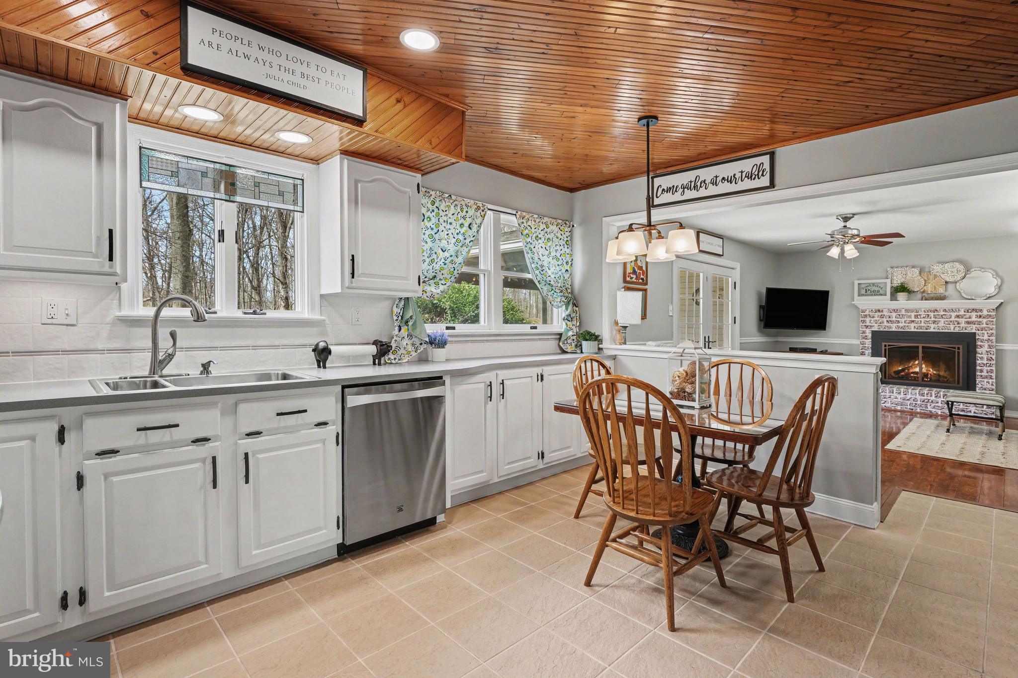 HATFIELD MANOR - Residential