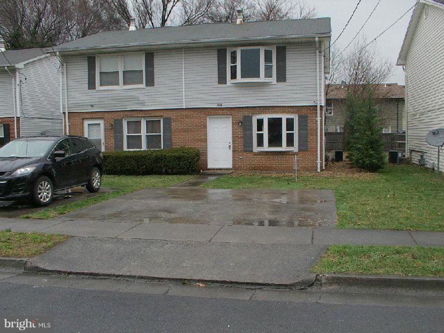 Beautiful HUGE remodel done. New doors and frames, new High qualitydriftwood oak laminate, new Hickory cabinets and new counter top, new linoleum,2 big bay windows, etc, etc.   Will be finished in spotless condition. Ample parking plus street.3 bdrooms and 1.5 baths. New roof next week.