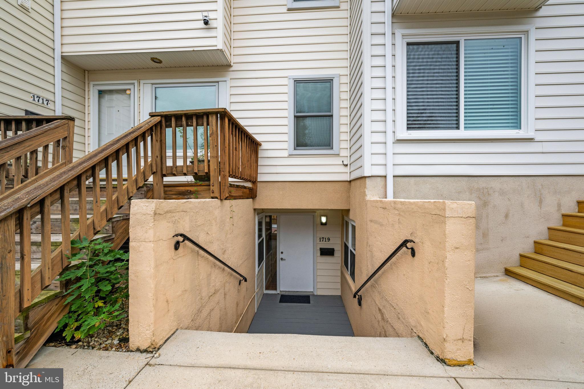 1719 W BANCROFT LANE