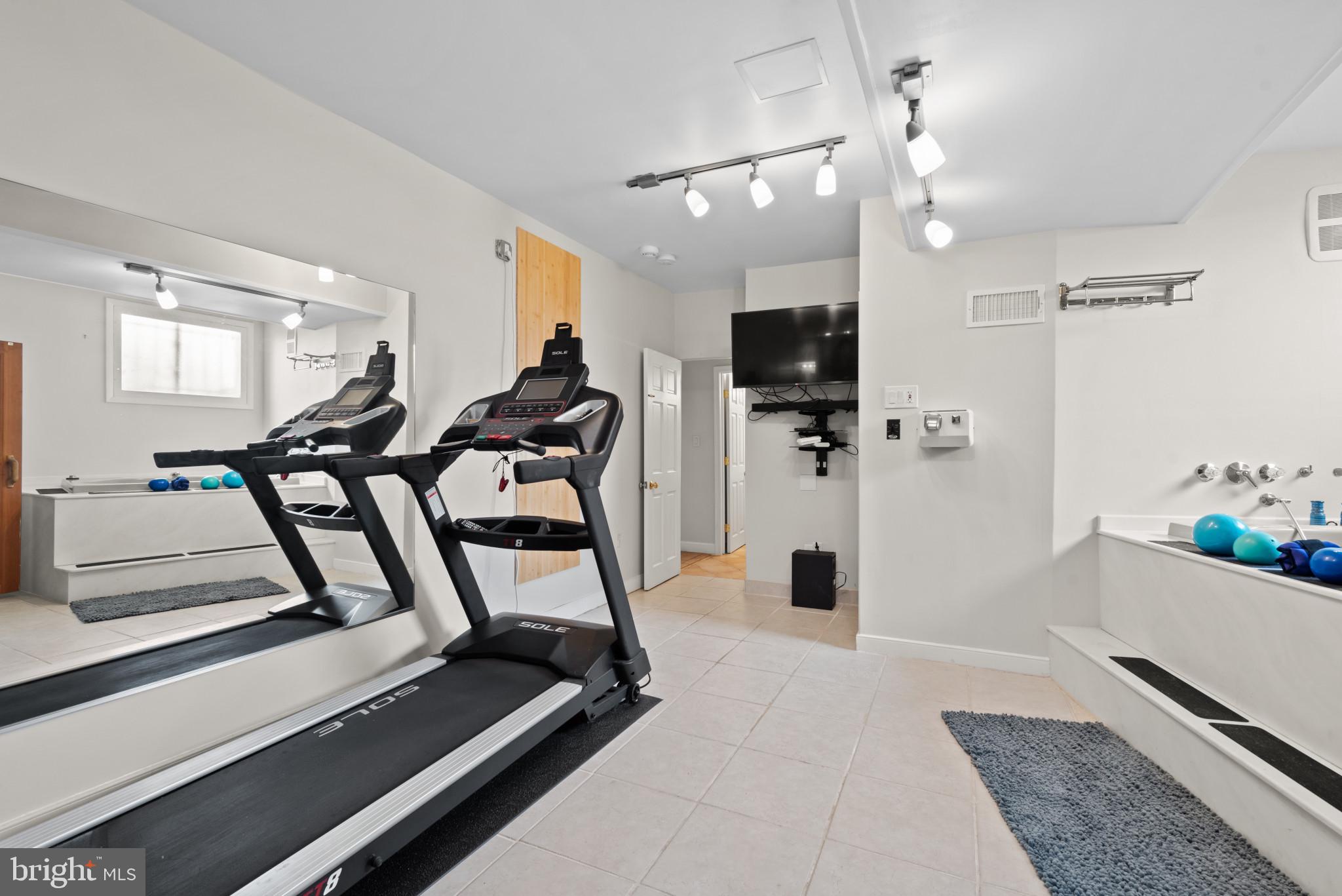 KENWOOD PARK - Residential