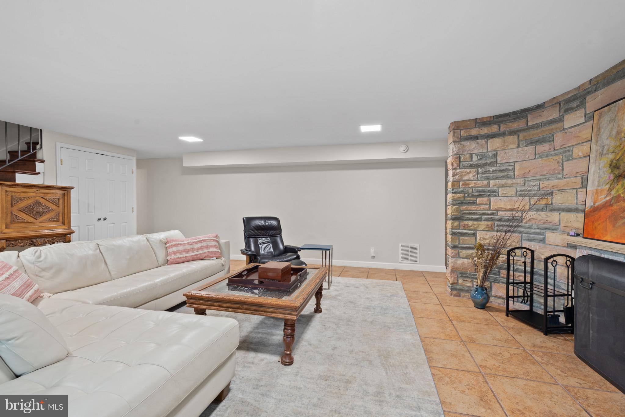 KENWOOD PARK - Residential