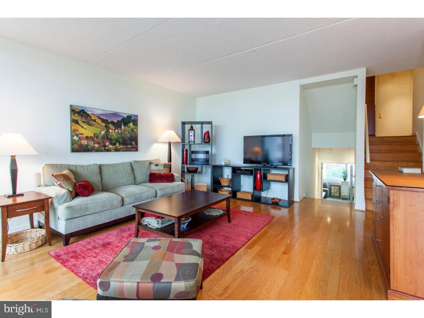 LOGAN SQUARE - Residential