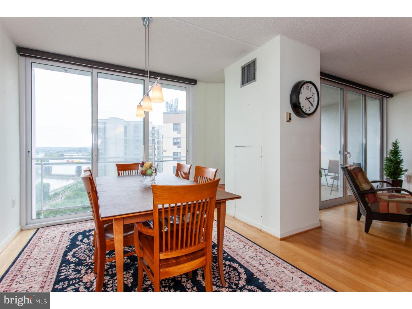 LOGAN SQUARE - Residential