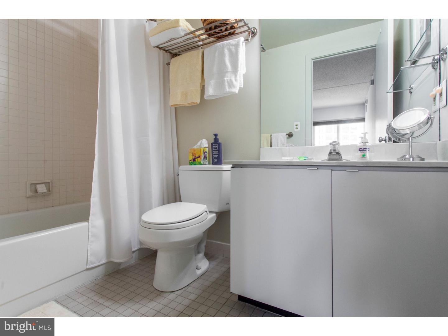 LOGAN SQUARE - Residential