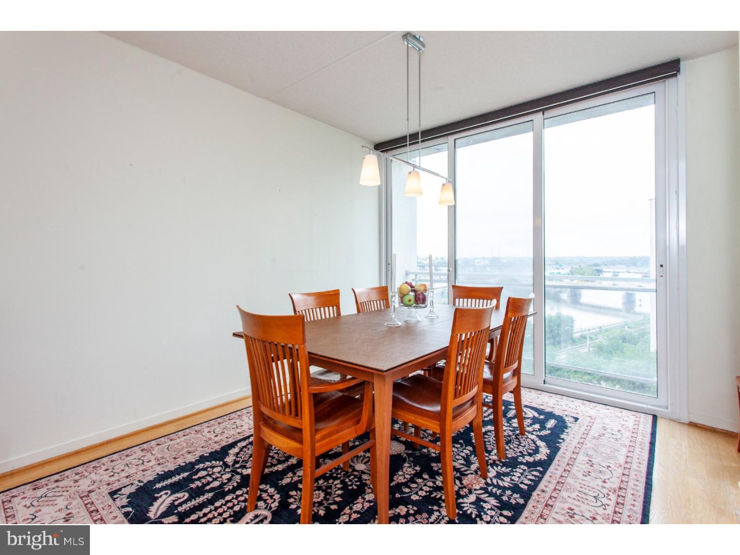 LOGAN SQUARE - Residential