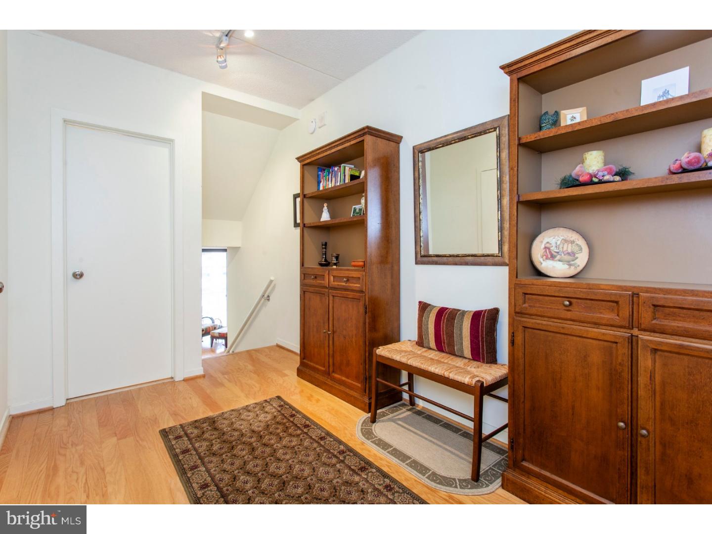 LOGAN SQUARE - Residential
