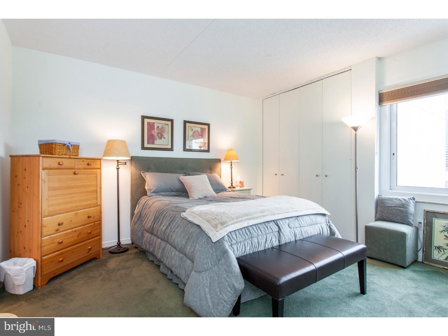 LOGAN SQUARE - Residential