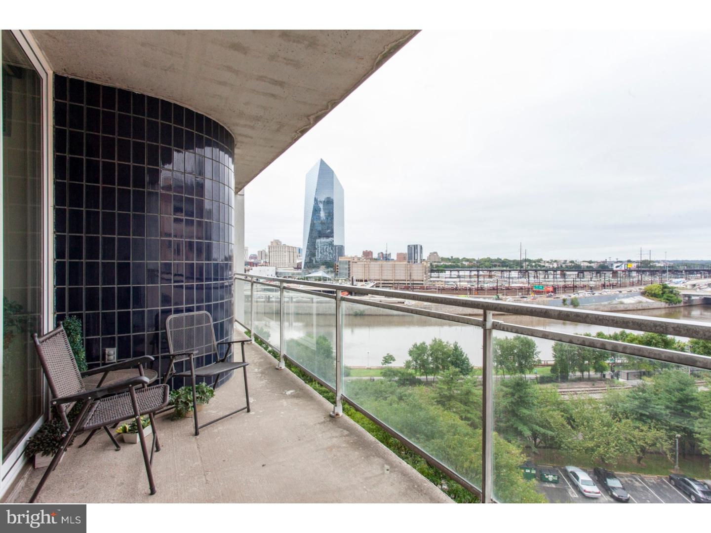 LOGAN SQUARE - Residential