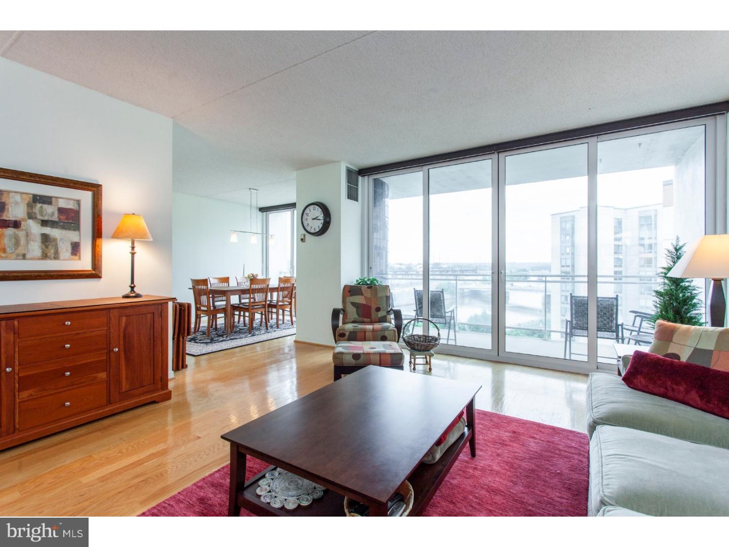 LOGAN SQUARE - Residential
