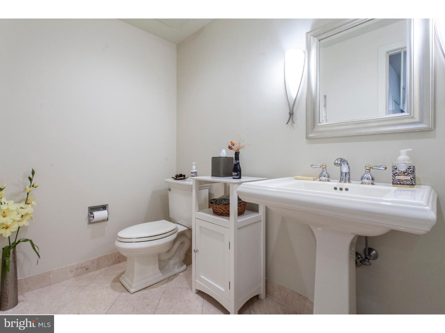 LOGAN SQUARE - Residential