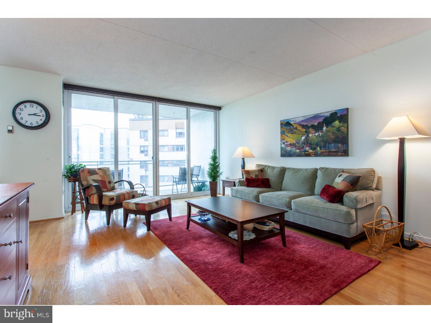 LOGAN SQUARE - Residential