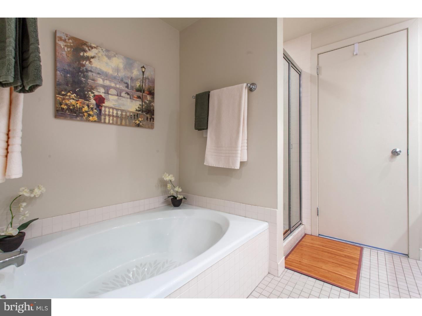 LOGAN SQUARE - Residential