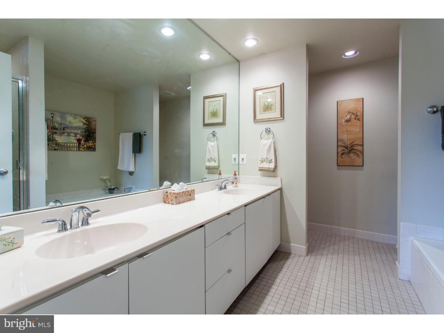 LOGAN SQUARE - Residential