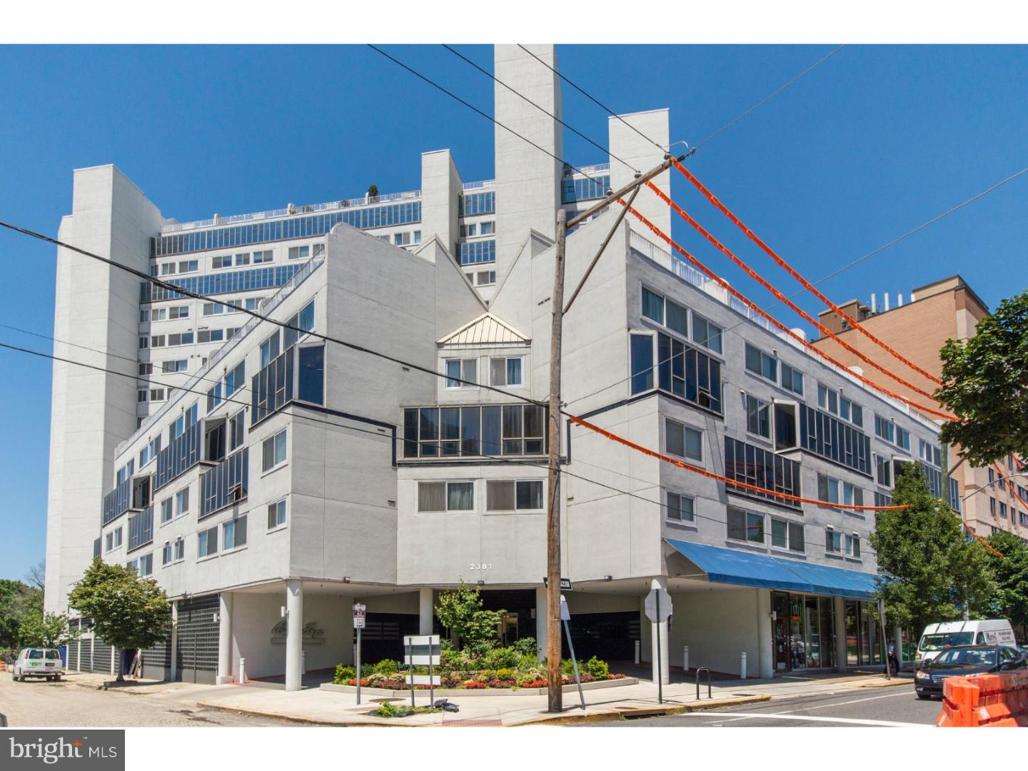 LOGAN SQUARE - Residential
