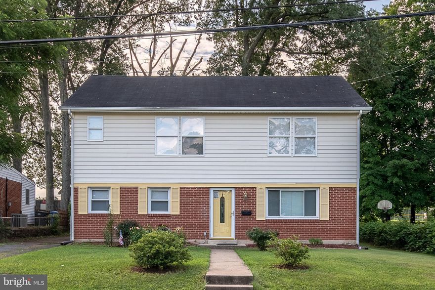 Gorgeous 5 BR, 3 FBA home in Manassas Park. Kitchen offers a nice new refrigerator & tile backsplash. The living room/dining room combo is a great place to relax. On the upper level you will find a unique, sunny loft area with large double pane windows. All upper level bedrooms boast a sizable walk-in closet and new carpet. The backyard backs to a beautiful community park. New HVAC system.