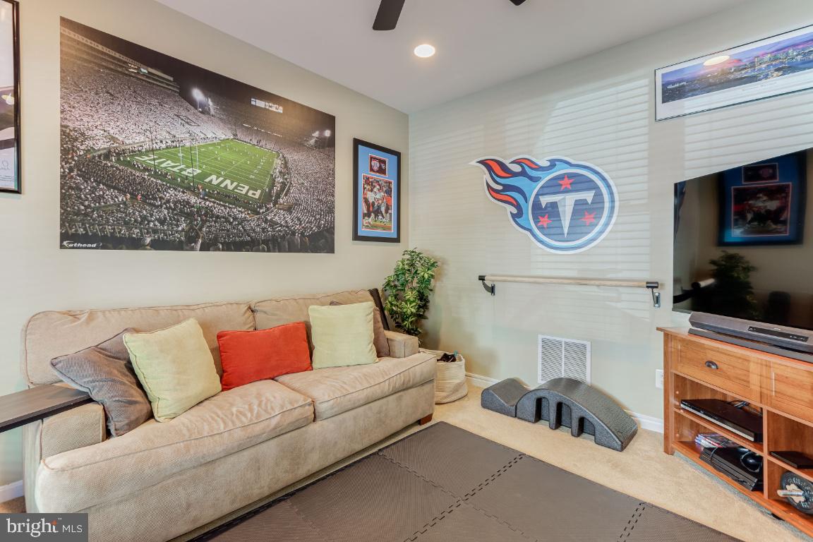 MCHENRY POINTE - Residential