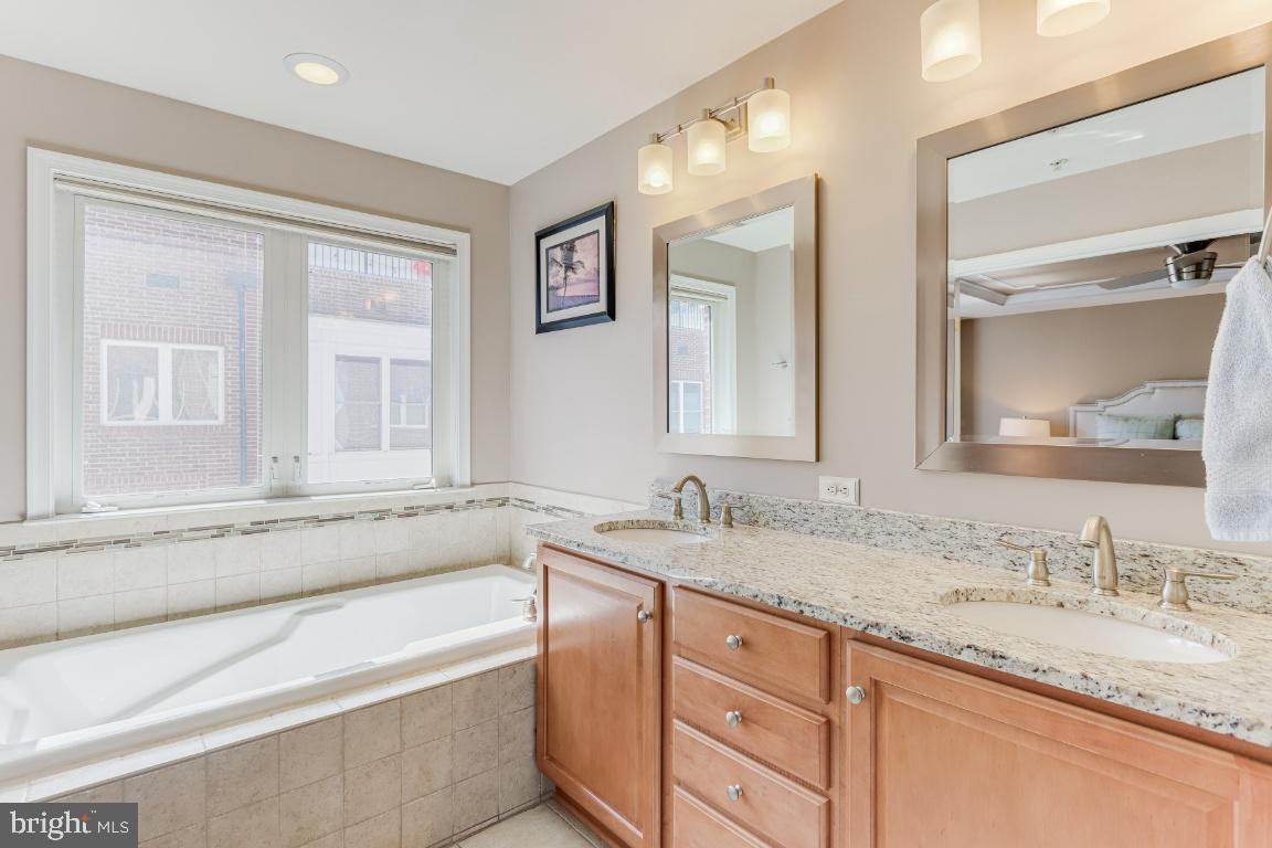 MCHENRY POINTE - Residential