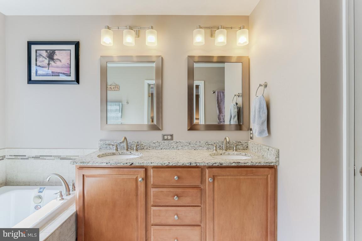 MCHENRY POINTE - Residential