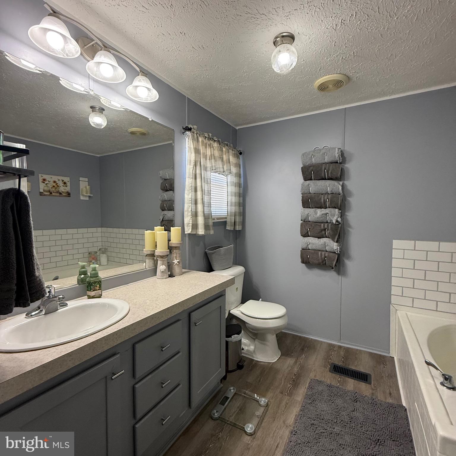 WHITE HOUSE BEACH - Residential