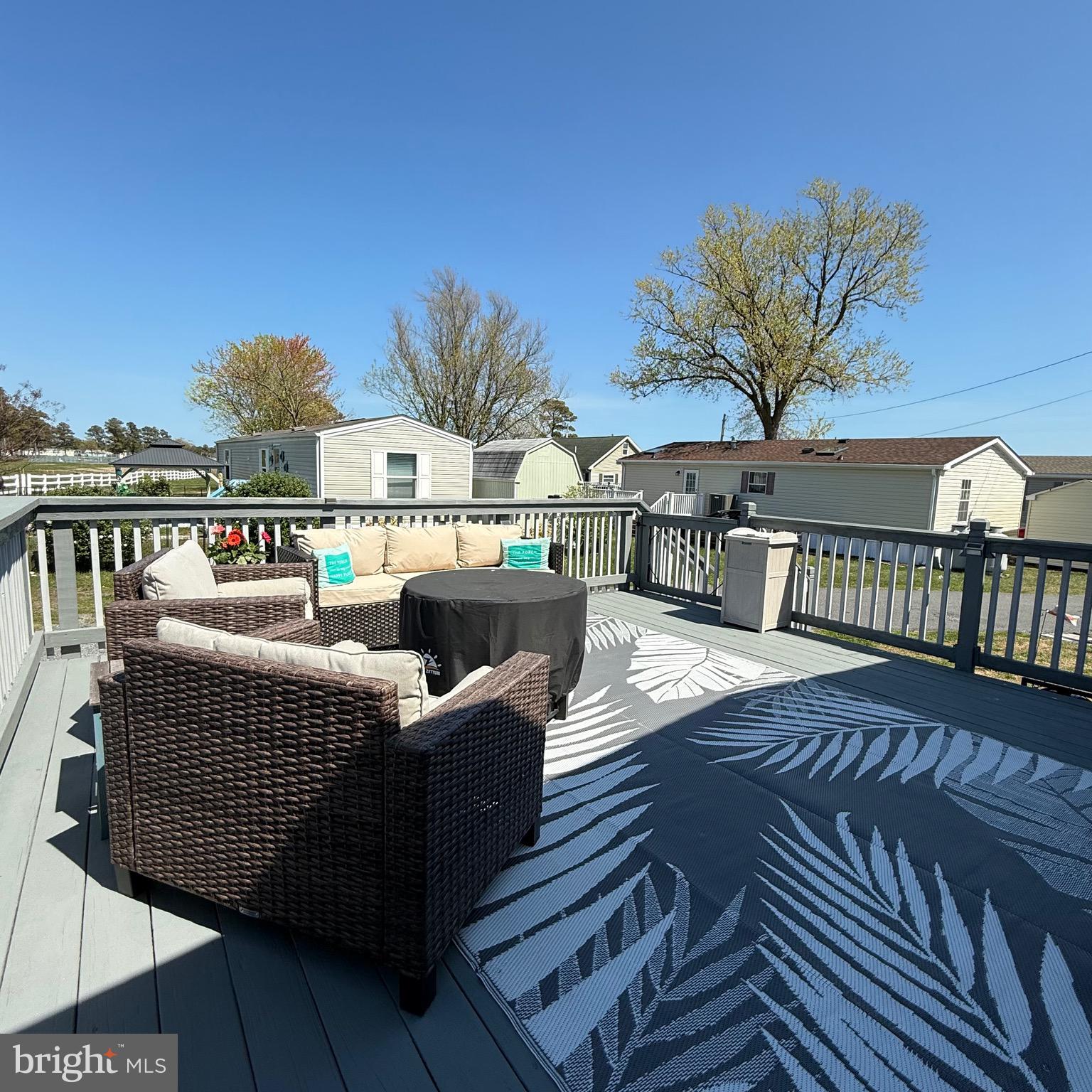 WHITE HOUSE BEACH - Residential