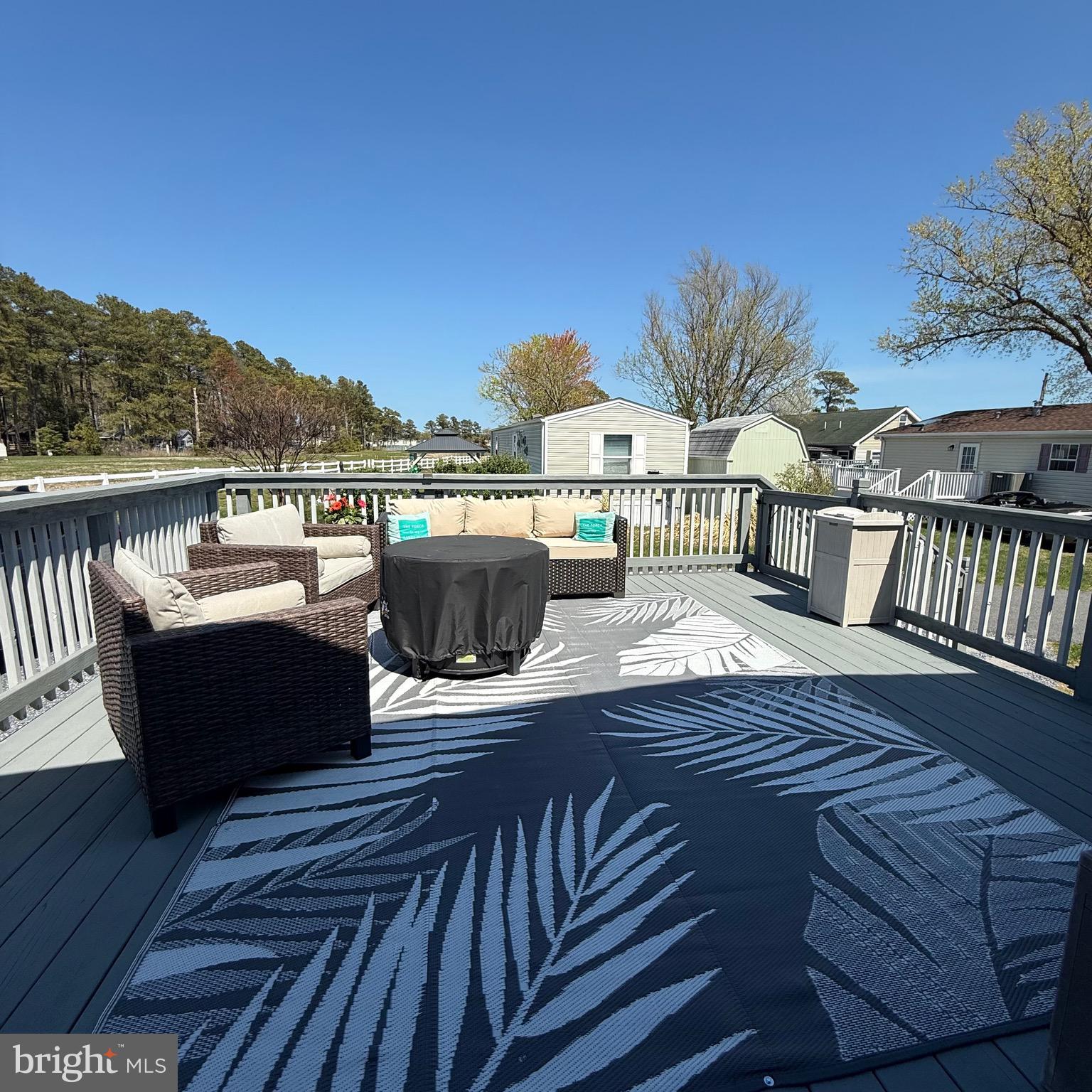 WHITE HOUSE BEACH - Residential