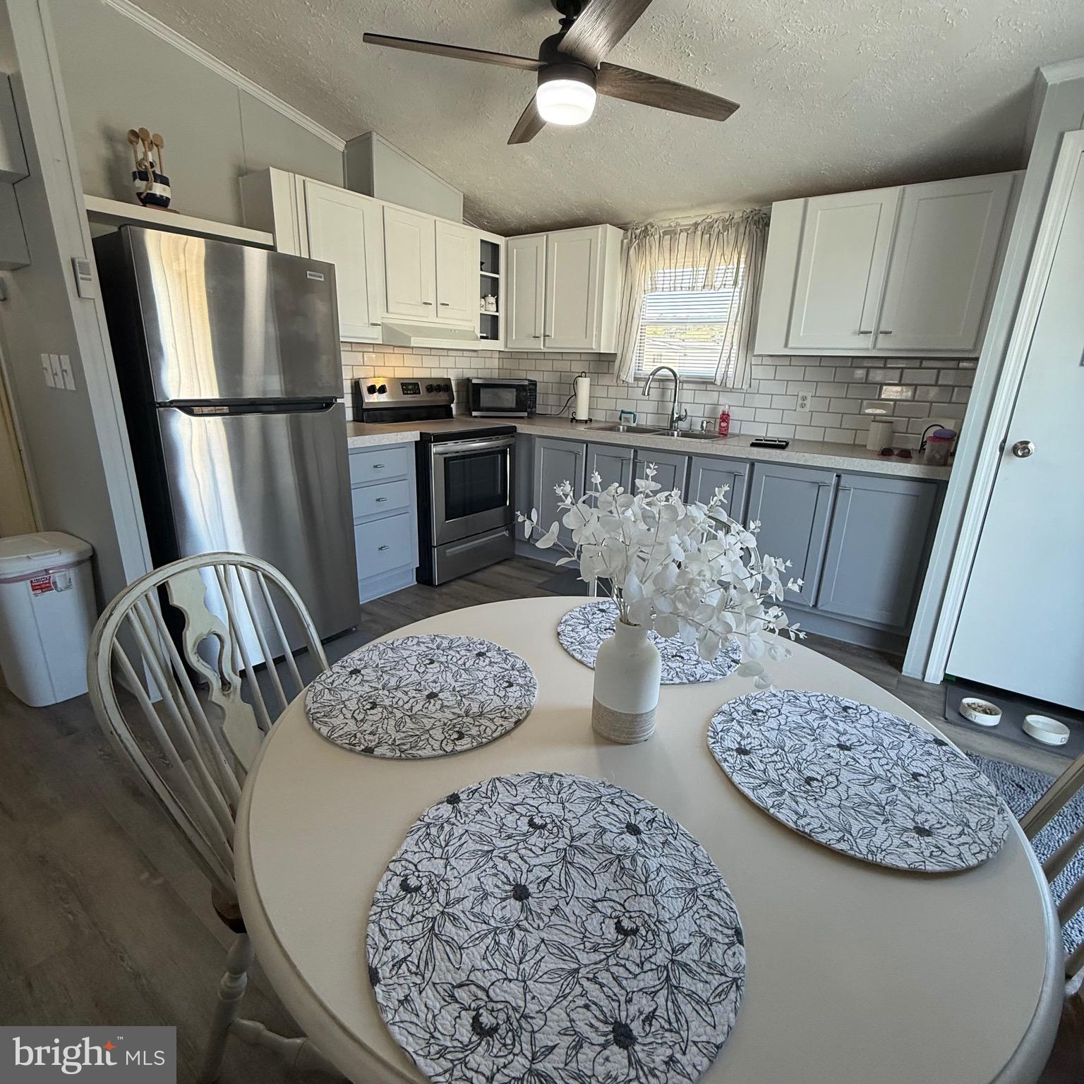 WHITE HOUSE BEACH - Residential