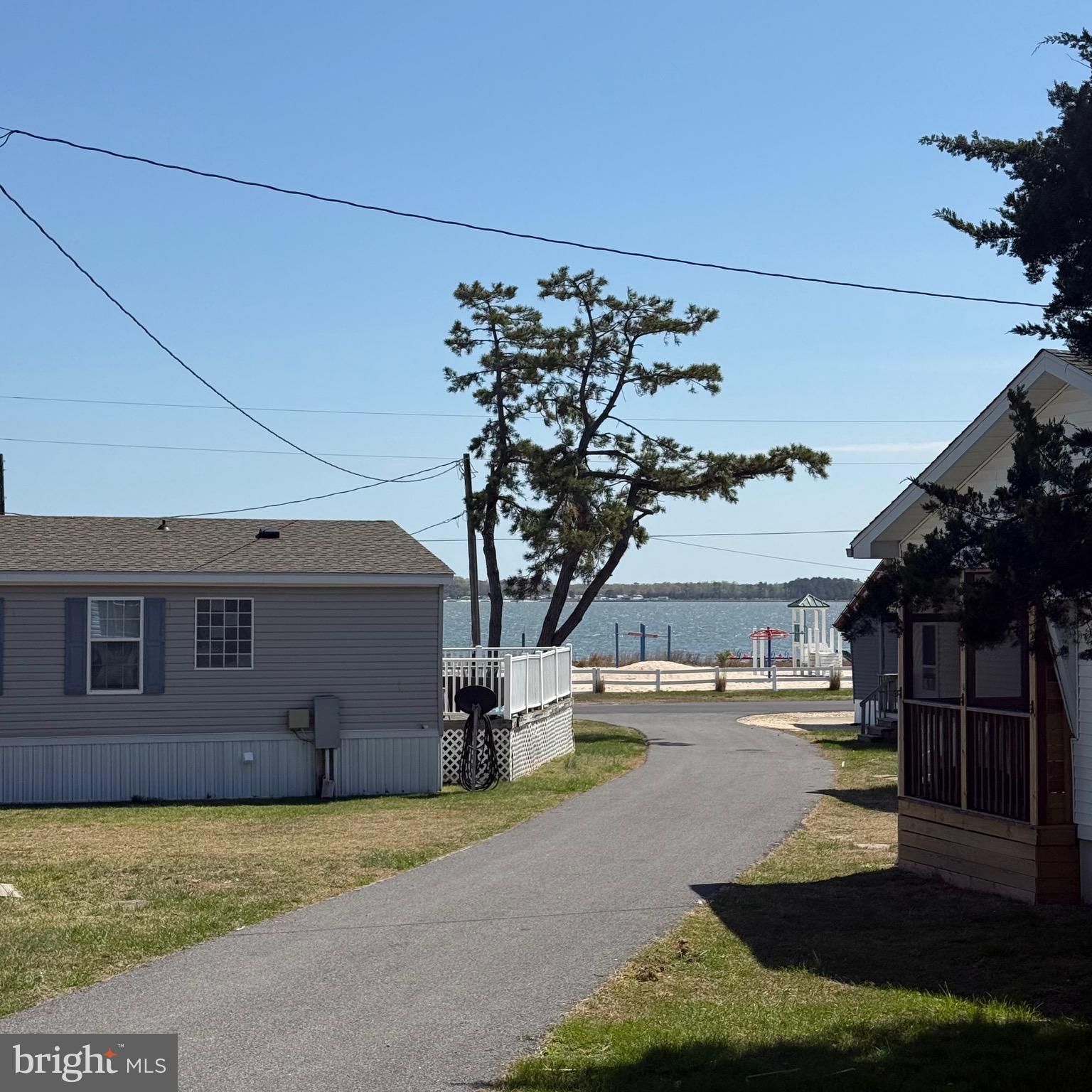 WHITE HOUSE BEACH - Residential