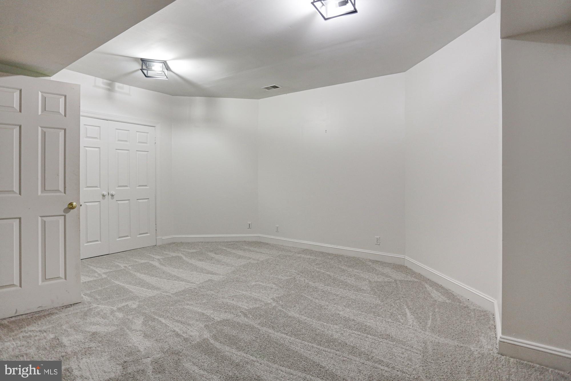 RIVERS EDGE - Residential