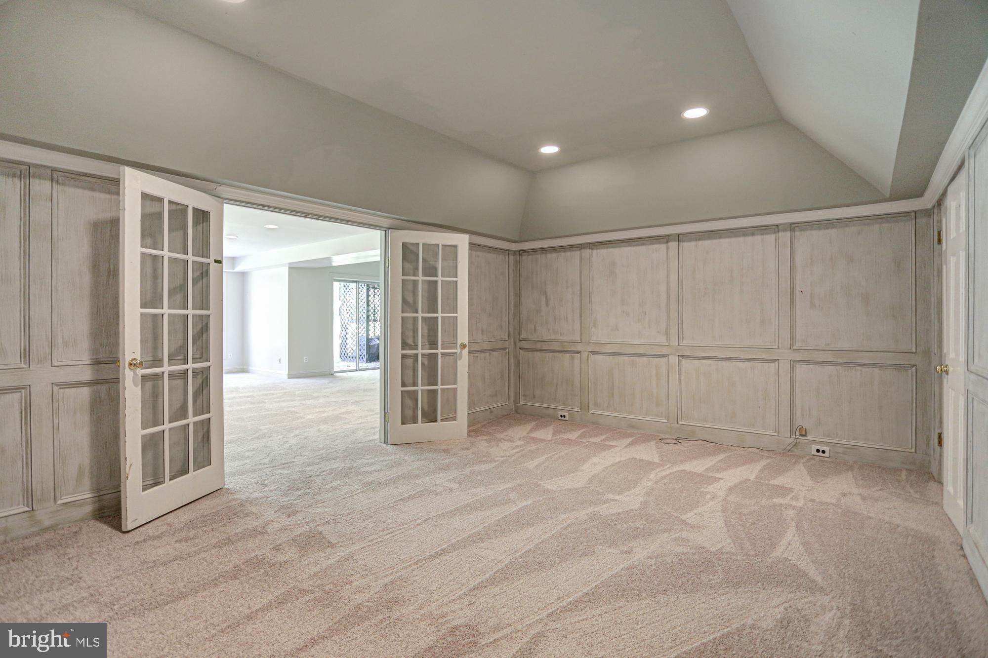 RIVERS EDGE - Residential