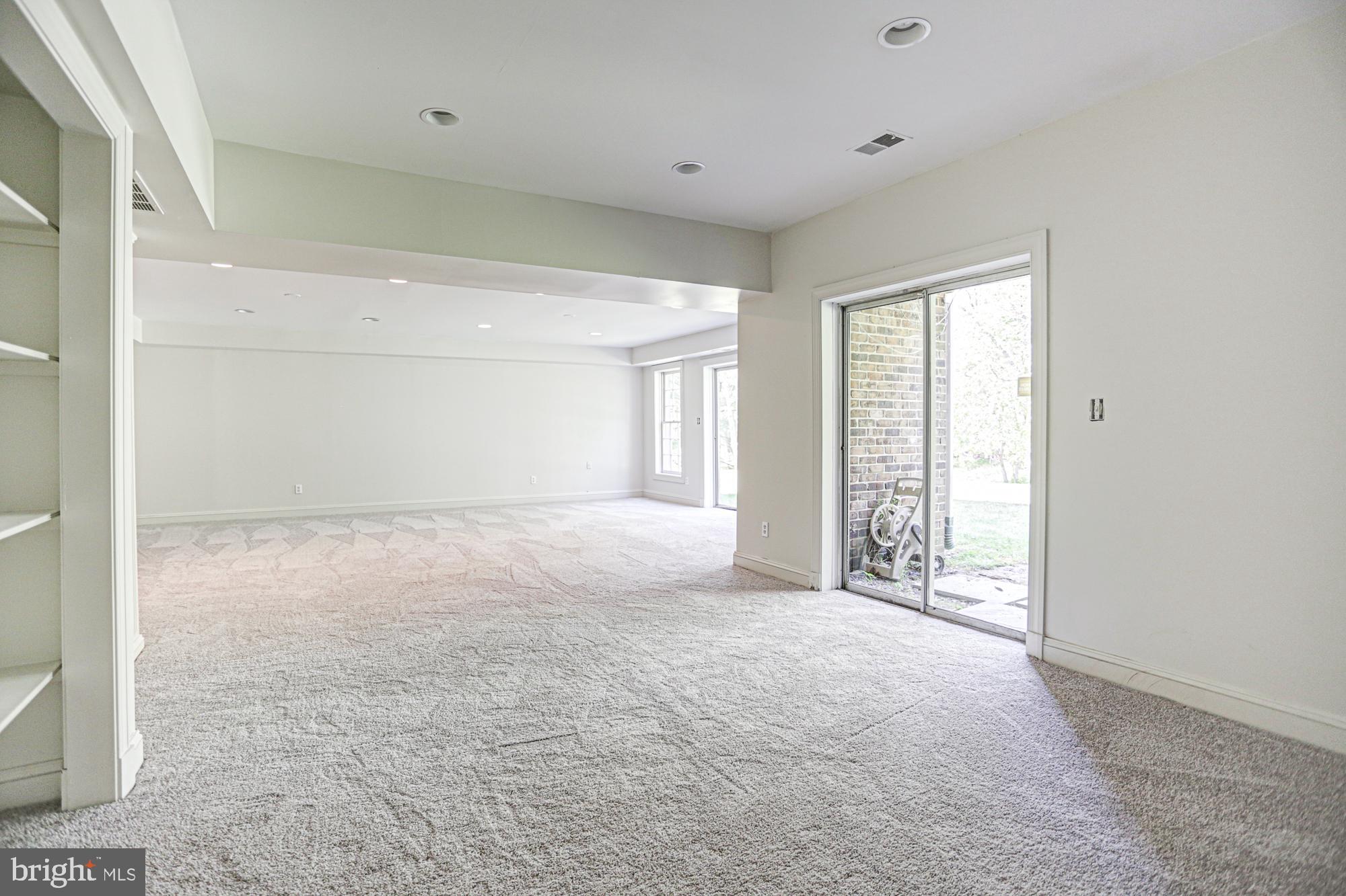 RIVERS EDGE - Residential