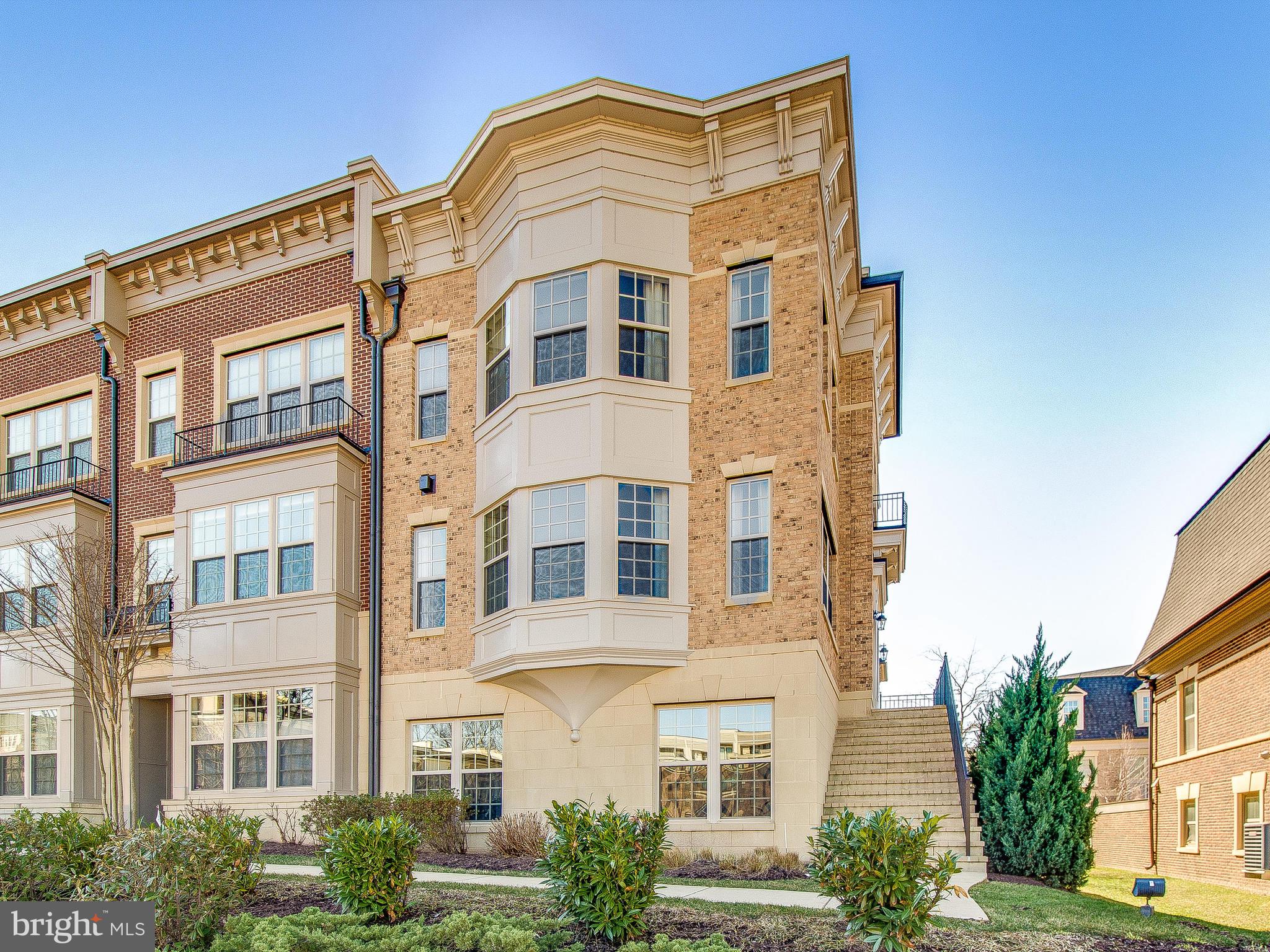 500 RAMPART WAY